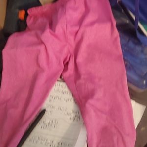 Long sleeves  🦄 tee / hot pink leggings 💗